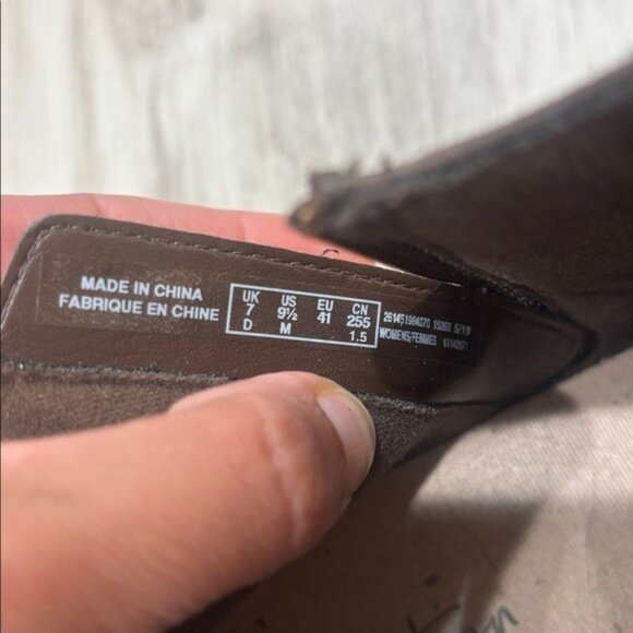 Clarks Brown Ankle Boots size 9.5 like new - Picture 3 of 8